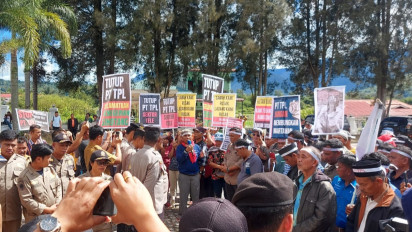 Dituding Penyebab Banjir dan Longsor, Ratusan Warga Unjuk Rasa Minta Pemerintah Tutup Perusahaan TPL