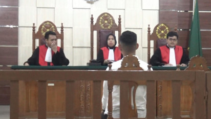 Tak Terima Sang Suami Dituntut Ringan, Istri Polisi Korban KDRT Teriak Saat Persidangan