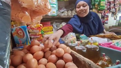 Memasuki Akhir Tahun, Mendag Klaim Harga Sembako Stabil, Pedagang di Surabaya Bilang Harga Naik
