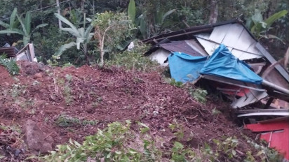 Akibat Tanah Longsor, Jalan Poros Sinjai-Malino Lumpuh