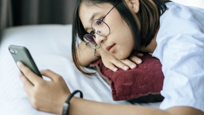 Lawan Fenomena Anak dan Remaja Malas Gerak, Tim PKM Fakultas Ilmu Keolahragaan dan Kesehatan Unesa Sosialisasikan Pedomannya