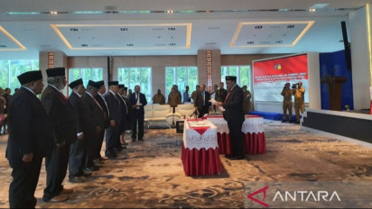 Wamendagri Lantik Delapan Anggota Majelis Rakyat Papua
