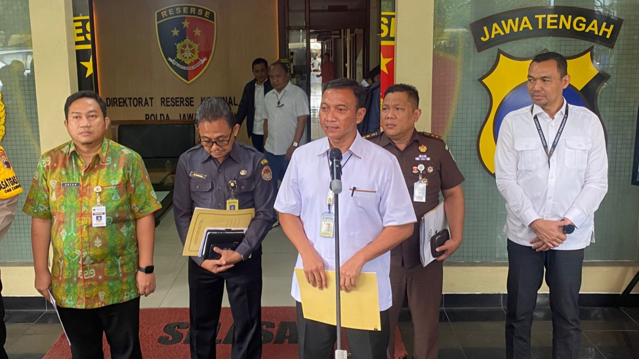 Dugaan Korupsi Dana Aspirasi di Tiga Daerah, Polda Jateng Sudah Periksa 15 Kepala Desa
            - galeri foto