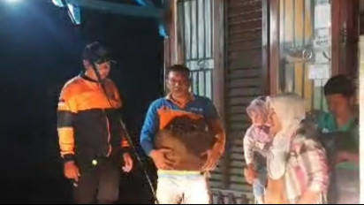 BPBD Evakuasi Ibu dan Dua Anaknya dari Jebakan Banjir di Kapuas Hulu