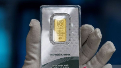 Harga Emas Jatuh Seiring Menguatnya Dolar AS