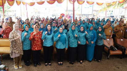 Percepat Penurunan Stunting, Pj Ketua TP PKK Sumsel Beri Edukasi sekaligus Bagikan Makanan Tambahan untuk Balita dan Ibu Hamil di Kabupaten Ogan Ilir