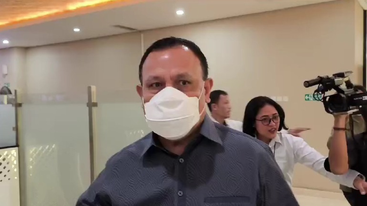 Terungkap, Ini Alasan Firli Bahuri Pilih Diam saat Tiba di Bareskrim Polri, Oh Ternyata!
            - galeri foto