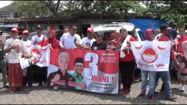 Cari Dukungan, Relawan Ganjar Magetan Bagi-Bagi Kaus, Kalender dan Makan Siang Gratis di Pasar SayurÂ 