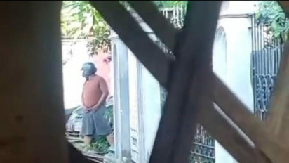 Viral, Pria Tak Senonoh Memainkan Alat Vitalnya di Depan Ibu - Ibu yang Sedang Menyapu