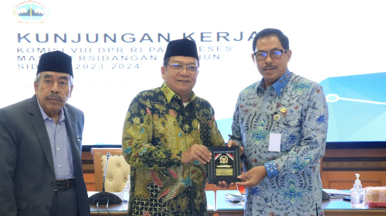 Kuota Haji 2024 Jateng Bertambah 3.093, Pj Gubernur Dorong Embarkasi Baru
            - galeri foto