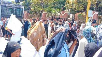 Ratusan Warga Demo Kejari Sampang, Minta Pelaku Korupsi BLT DD Segera Ditangkap