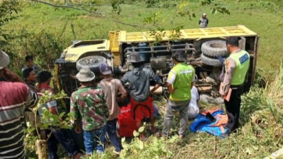 Jalan Amblas saat Dilintasi Truk Bermuatan Batu di Taput, 1 Orang Tewas