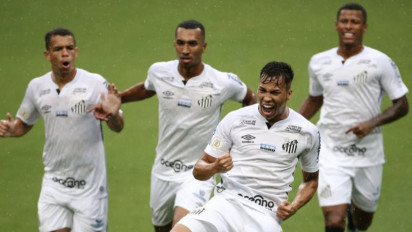 Pertama dalam Sejarah: Mantan Klub Neymar Santos Degradasi, Suporter Ngamuk sampai Nekat Lakukan Ini