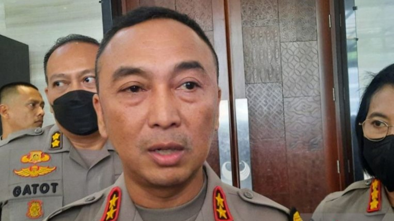 Firli Bahuri Tak Ditahan Meski 2 Kali Diperiksa Sebagai Tersangka, Kadiv Polri: Percayakan ke Penyidik
            - galeri foto