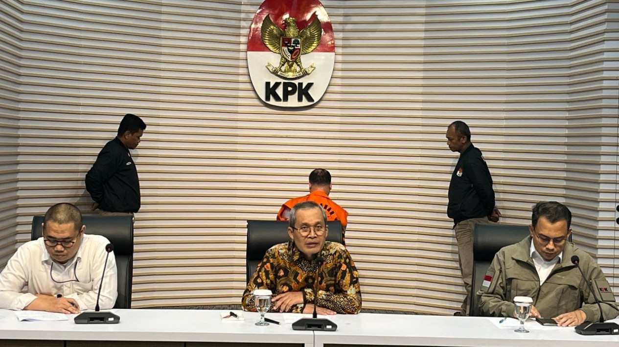 KPK Tetapkan 4 Tersangka Termasuk Eddy Hiariej dalam Kasus Suap dan Gratifikasi Kemenkumham
            - galeri foto