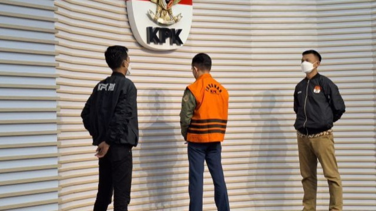 Sempat Viral karena Bergaya Hidup Hedon, KPK Tahan Eks Kepala Bea Cukai Yogyakarta Eko Darmanto
            - galeri foto