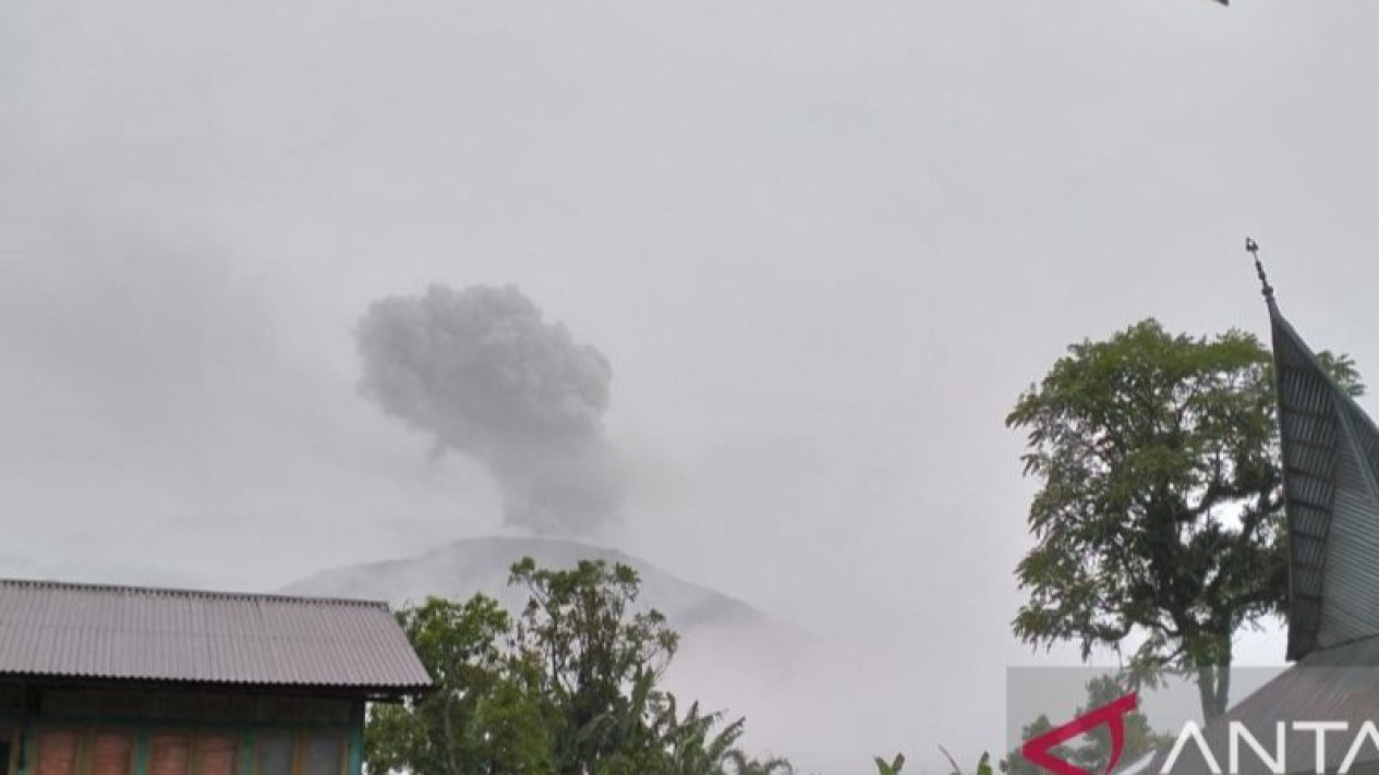 KLHK Terus Upayakan Korban Erupsi Gunung Marapi Terima Asuransi
            - galeri foto