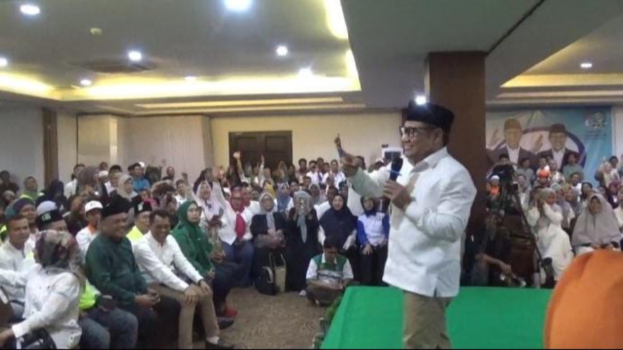 Kampanye Hari ke-11 Cak Imin Datang ke Kota Medan, Kaum Milenial Teriak Minta Perubahan
            - galeri foto