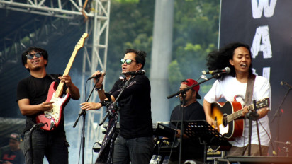 Peringati Hari Anti Korupsi dan HAM, Aktivis HAM Usmad Hamid Kritik Habis-habisan Jokowi di Panggung Rakyat 'Bongkar'