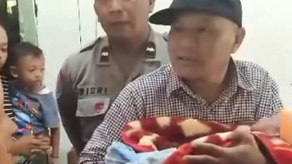 Penemuan Bayi di Teras Musala Gemparkan Warga Sumawe Malang, Warga Kaget Dengar Tangisan