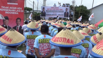 Usai Deklarasi Dukungan, Ratusan Petani di Madiun Serbu Pupuk Subsidi dari Relawan Prabowo-Gibran