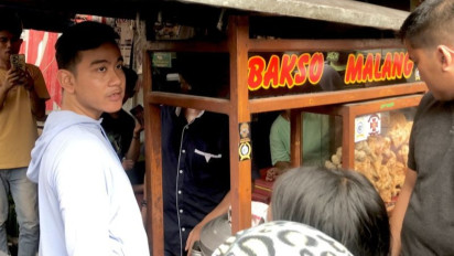 Klaim Dukung Perkembangan UMKM, Gibran Borong Bakso, Cilok Sampai Cincau di Pasar Rumput