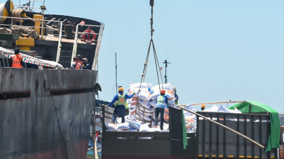 Suplai Daerah Defisit, Bulog Banyuwangi Kedatangan Beras Impor lagi