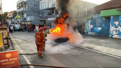 Pulang Kerja, Mobil Sedan Dosen UB Terbakar di Watugong Lowokwaru Malang