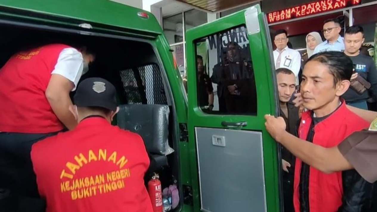 Kasus Korupsi Pasar Atas, Kejari Bukittinggi Tahan Enam Tersangka
            - galeri foto