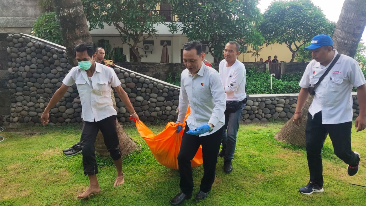 Bule Kanada Tewas di Sungai di Bali, Diduga Terjatuh dari Atap Hotel 
            - galeri foto