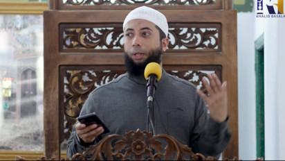 Makmum Baca Al Fatihah atau Diam Mendengarkan Imam saat Shalat Berjamaah? Ternyata Kata Ustaz Khalid Basalamah...