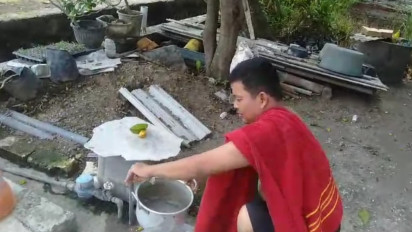 Warga di Gresik Selatan Menjerit, Air PDAM Perumda Giri Tirta Mati Dua Minggu