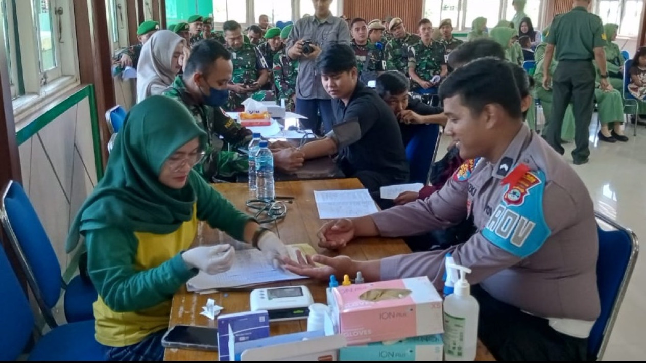 Bantu Masyarakat Yang Membutuhkan, Kodim 1008/Tabalong Gelar Baksos Donor Darah
            - galeri foto