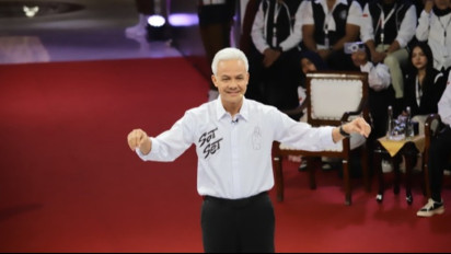 Pengakuan Alam Permak Habis Penampilan Ganjar Hingga Tampil Modis dengan  Sepatu Sneakers Bertuliskan Sat Set