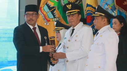 Lantik 3 Penjabat Bupati dan Wali Kota di Jawa Tengah, Nana Sudjana Beri PR Netralitas Pemilu 2024