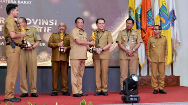 Pj Gubernur Sumsel Terima Penghargaan Terbaik Pertama IGA 2023 Dari Mendagri