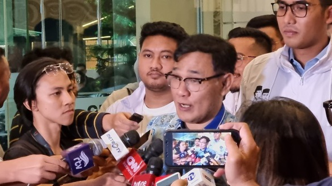 Kata Budiman Sudjatmiko: Anies Waktu Kuliah Enggak Pernah Jadi Oposisi
            - galeri foto