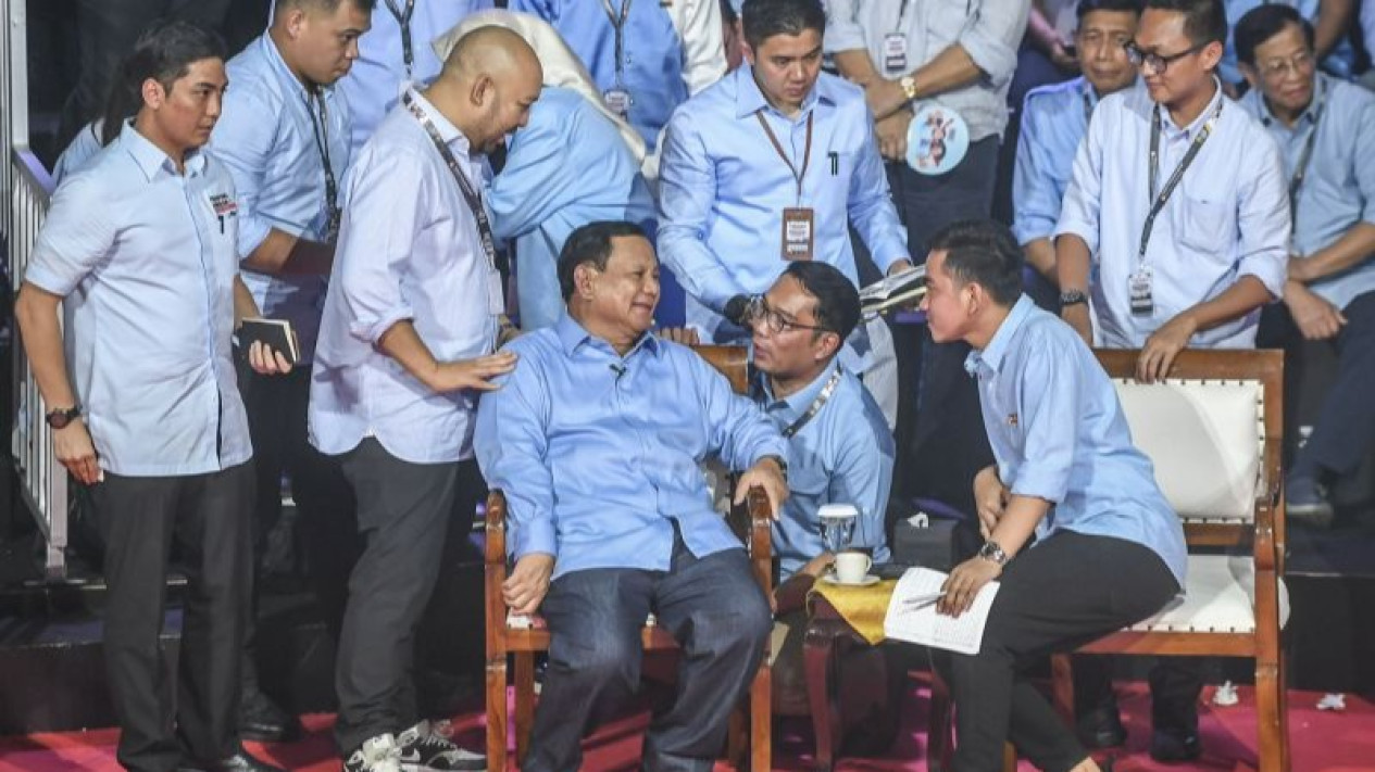 KPU Tegur Gibran Karena Bersorak Saat Debat Capres
            - galeri foto