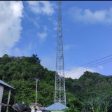 Detik-detik Siswa SMP di Cirebon Nekat Panjat Tower 72 Meter Gegara Rebutan HP dengan Kakak