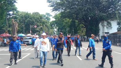 Negosiasi UMK! Ribuan Buruh Geruduk Gedung Sate Bandung