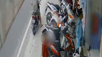 Aksi Pencurian HP di Depan Minimarket Bangkalan Terekam CCTV, Libatkan Bocah 10 Tahun