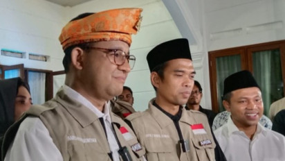Di Hadapan Anies Baswedan, Ustaz Abdul Somad Pakai Rompi AMIN Akui Banyak Dihubungi Jemaah Tanya Capres Mana yang Didukung: Nah Ini!