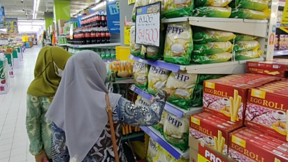 Sidak Sembako Jelang Nataru, Petugas Temukan Kemasan Mamin Rusak dan Pembatasan Pembelian