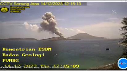 Gunung Anak Krakatau Tiga Kali Erupsi, Ketinggian Abu Vulkanis Mencapai 1.000 Meter