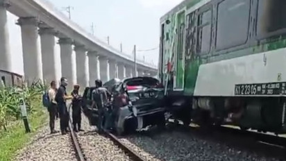 Dampak Minibus Terseret KA Feeder, KCIC Alihkan Penumpang Kereta Cepat Whoosh yang Sempat Terhambat