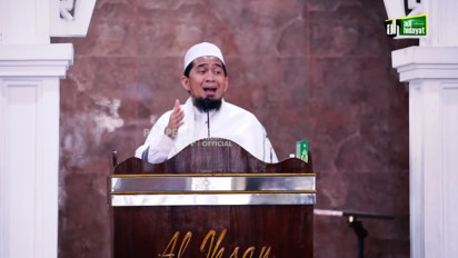 Saat Shalat Bersin, Haruskah Ucapkan Alhamdulillah? Ternyata Kata Ustaz Adi Hidayat Harusnya...