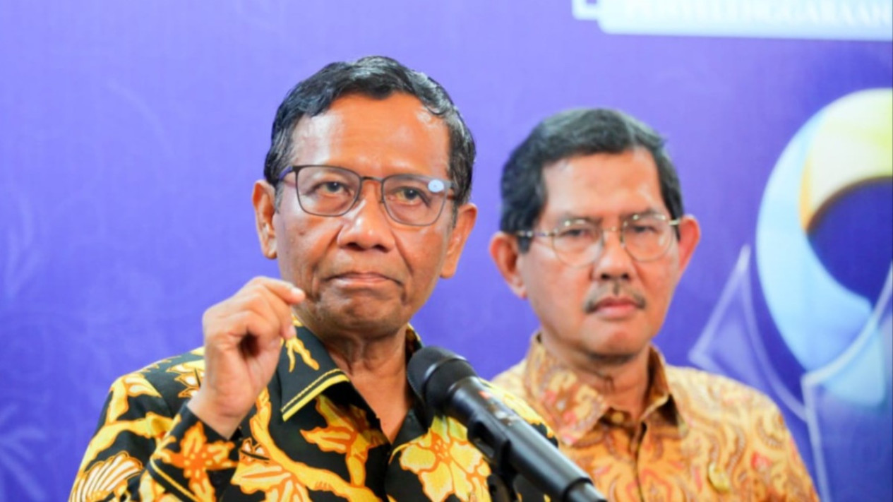 Polisi Diminta Profesional Tangani Muhyani, Penjaga Kambing yang Tuntut Keadilan, Mahfud MD: Kalau Membela Diri,  Hukum Ada Alasan Pemaaf!
            - galeri foto