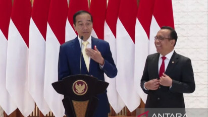 Jokowi Tak Lagi Kenakan Dasi Merah, Pratikno Jelaskan Alasannya