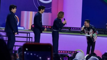 Kompaknya Oppa Cabang Indonesia, Nassar Main Game Tebak Gambar Bersama Super Junior L.S.S