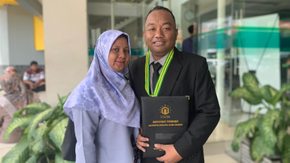 Meski Cuci Darah Dua Kali Seminggu, Tak Kendorkan Semangat Agus Tinus Berbakti Bagi Bangsa dengan Menjadi Guru